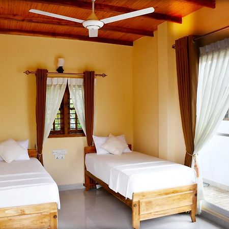 Bluewater Beach Resort Тринкомали Экстерьер фото