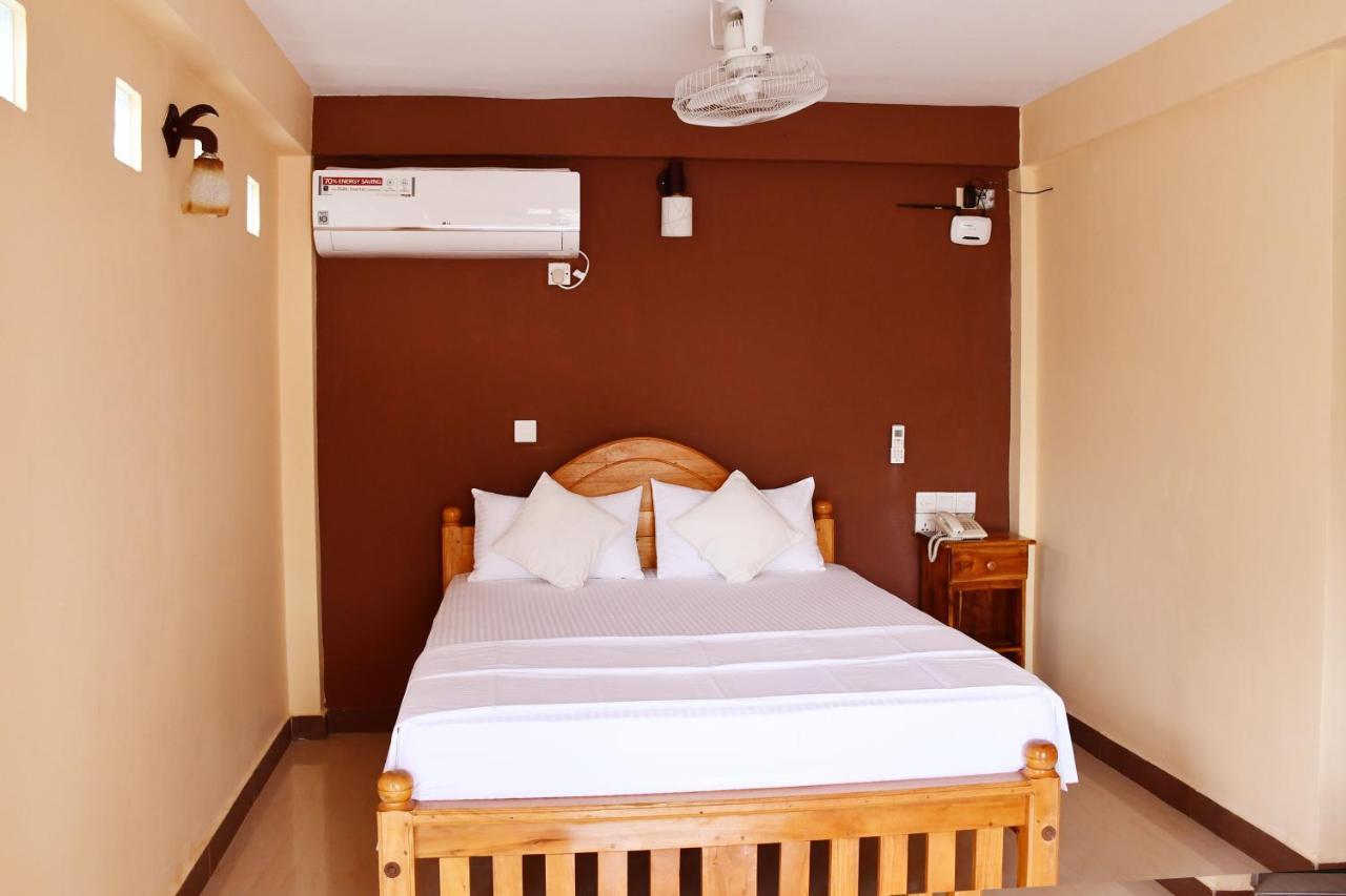 Bluewater Beach Resort Тринкомали Экстерьер фото