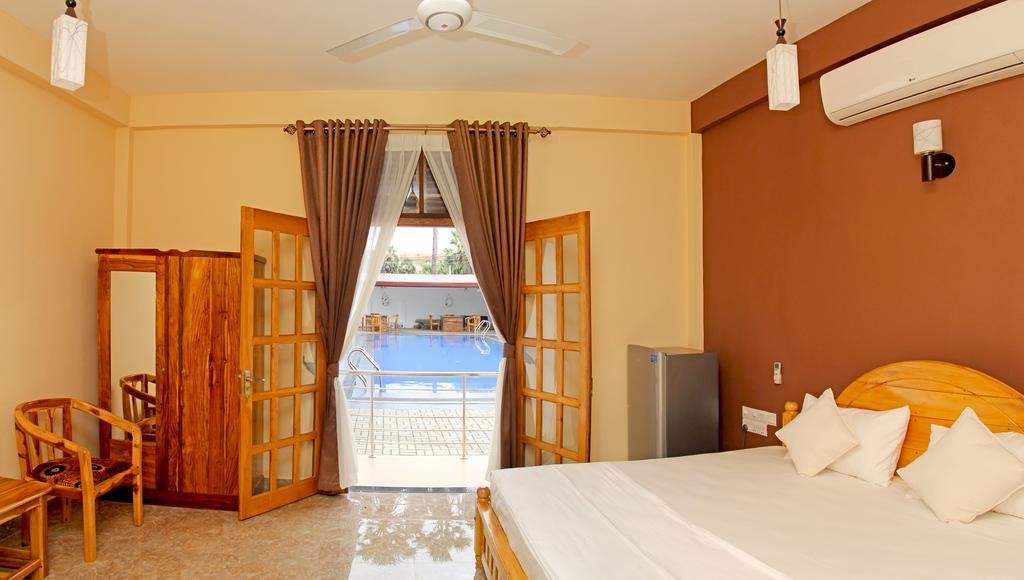 Bluewater Beach Resort Тринкомали Номер фото