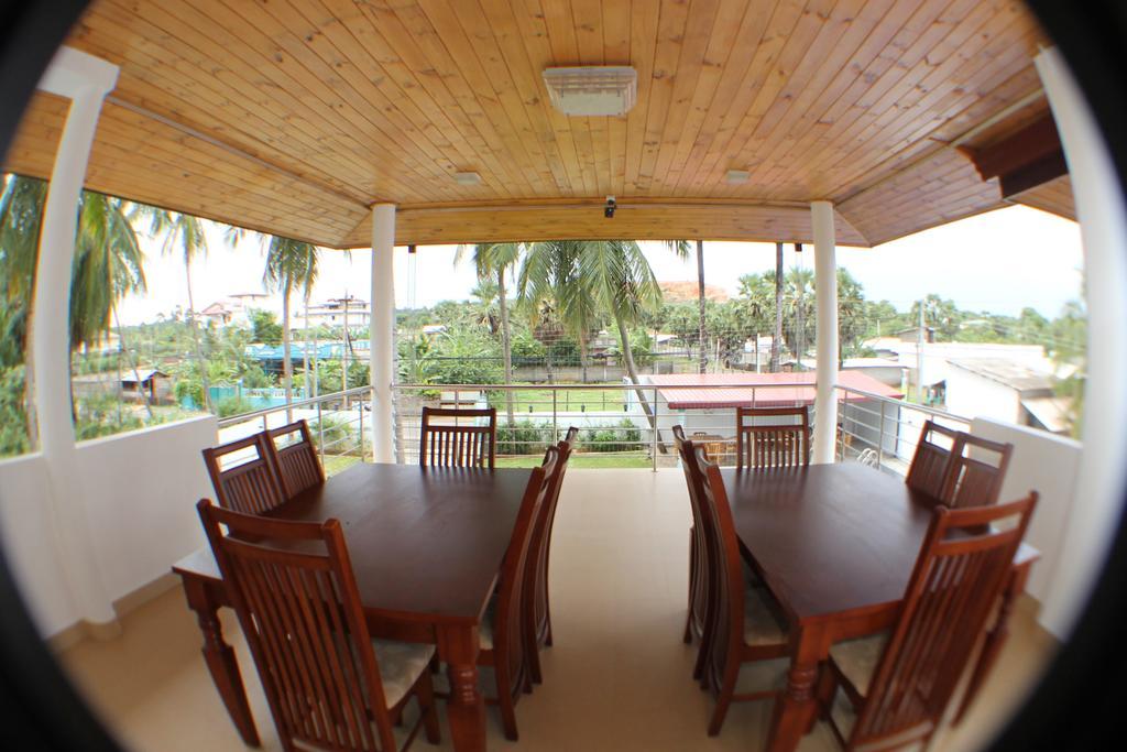 Bluewater Beach Resort Тринкомали Экстерьер фото