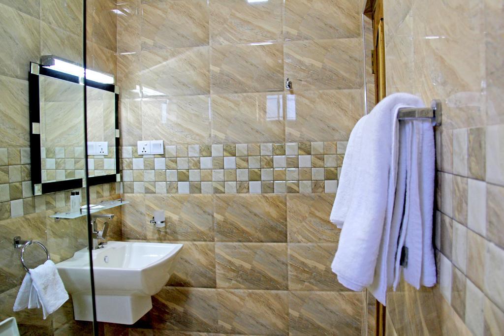 Bluewater Beach Resort Тринкомали Номер фото