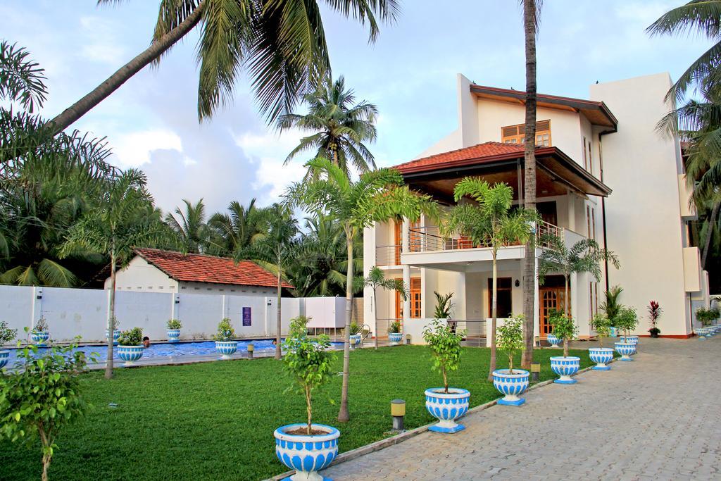 Bluewater Beach Resort Тринкомали Экстерьер фото