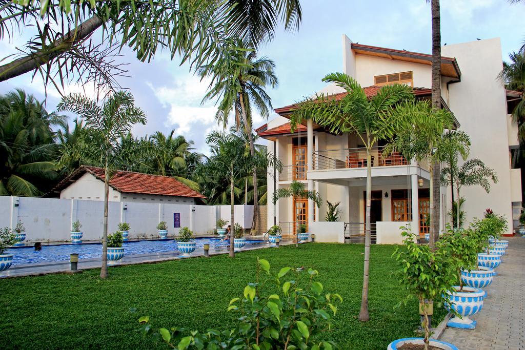 Bluewater Beach Resort Тринкомали Экстерьер фото