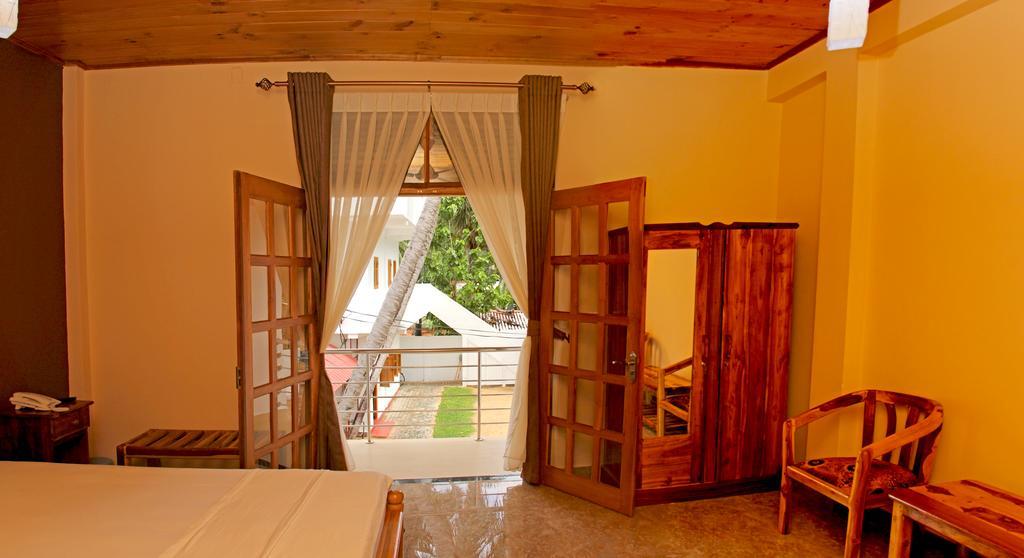 Bluewater Beach Resort Тринкомали Номер фото