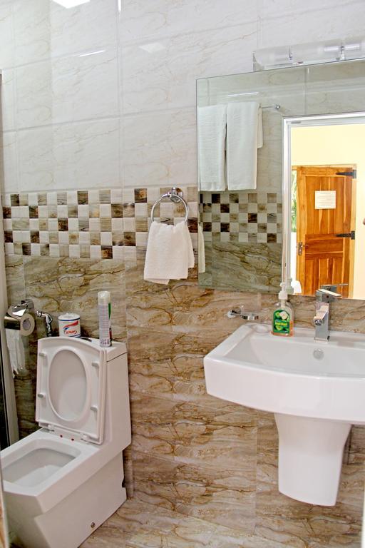 Bluewater Beach Resort Тринкомали Номер фото