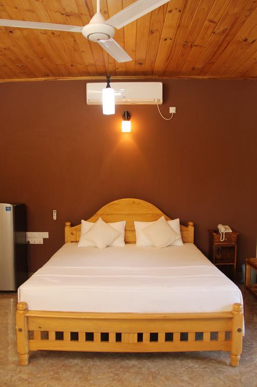 Bluewater Beach Resort Тринкомали Экстерьер фото