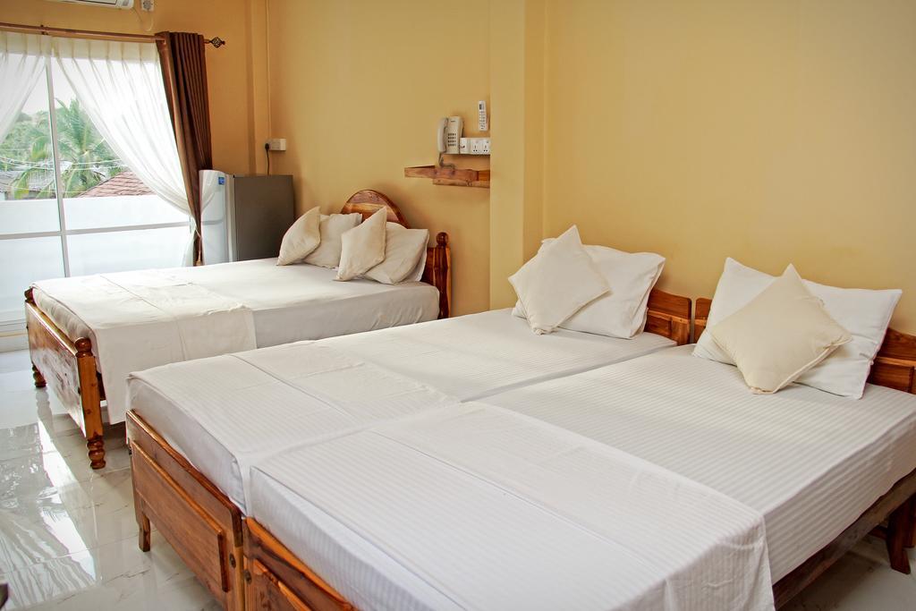 Bluewater Beach Resort Тринкомали Номер фото