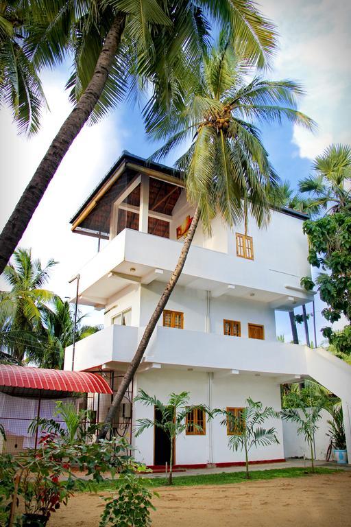 Bluewater Beach Resort Тринкомали Номер фото